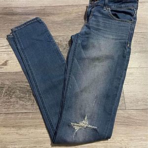 Women’s Hollister  distressed jeans - 3L